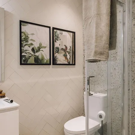 Genal - 2 Bedrooms And Office In Arroios Lisboa