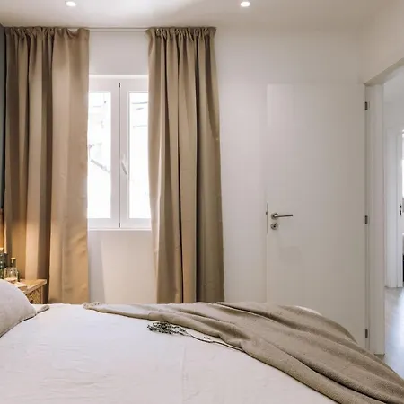 Genal - 2 Bedrooms And Office In Arroios * Lisboa